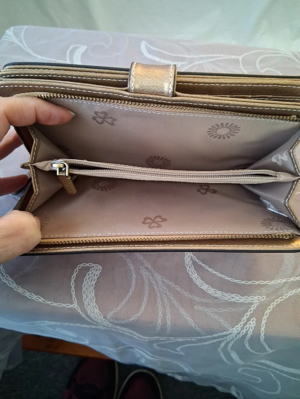 Sendifin Large Capacity Goldtone Clutch Wallet W/RFID Blocking